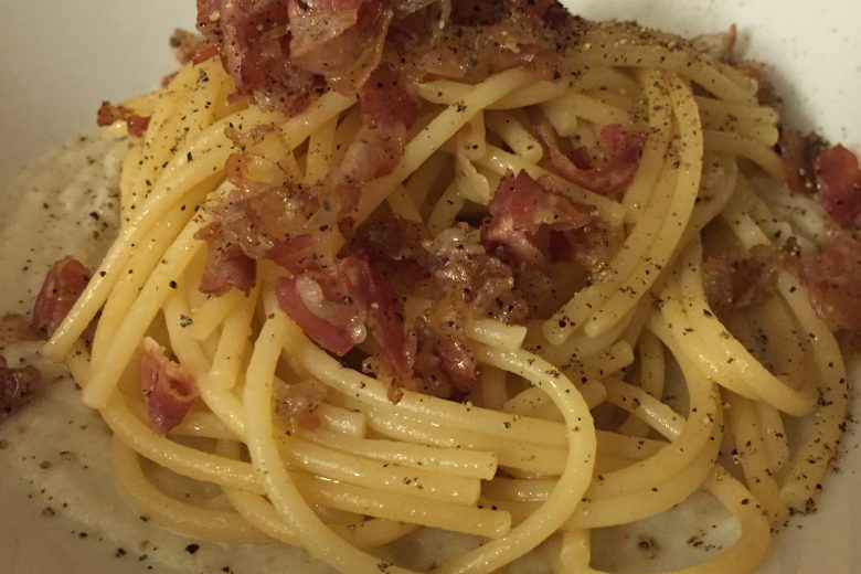 Spaghetti del pastificio Gentile con fonduta di Pecorino Romano e pancetta copppata
